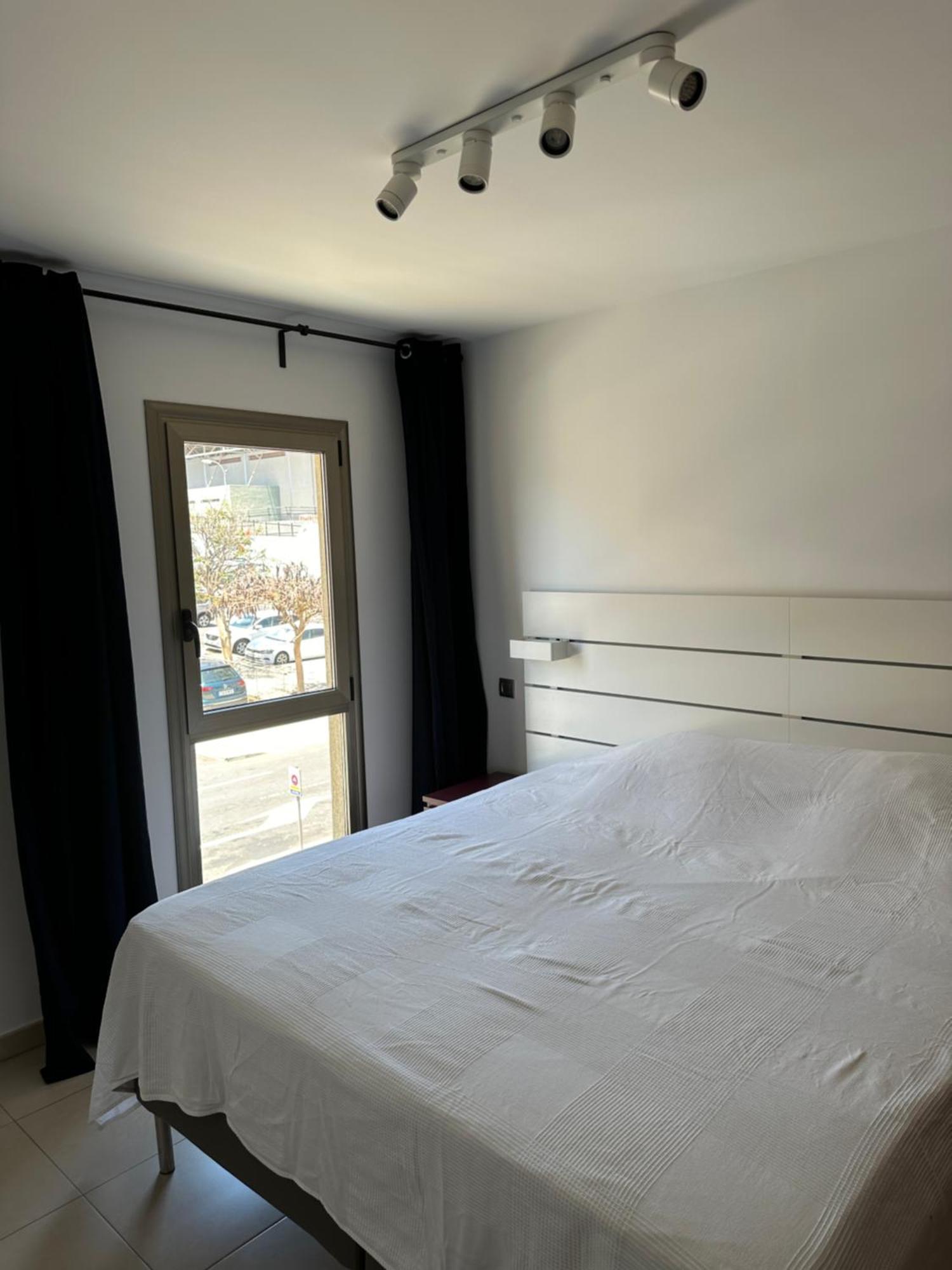 Seaside Apartment, Two Rooms, Private Parking Apartamento *