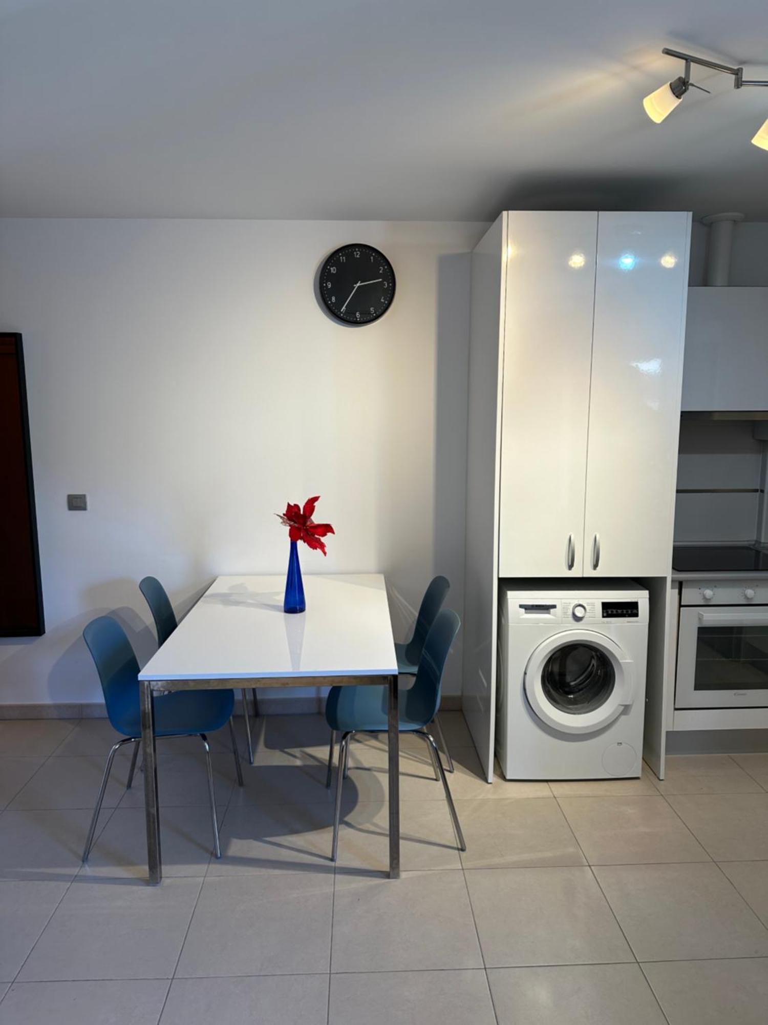 Seaside Apartment, Two Rooms, Private Parking