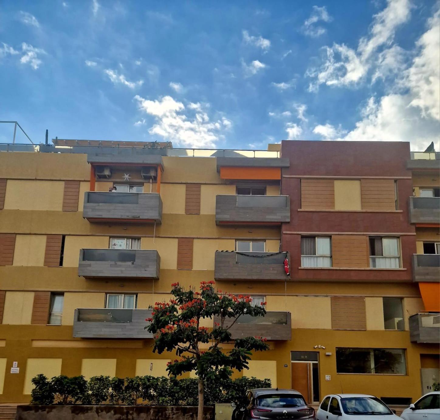 Seaside Apartment, Two Rooms, Private Parking